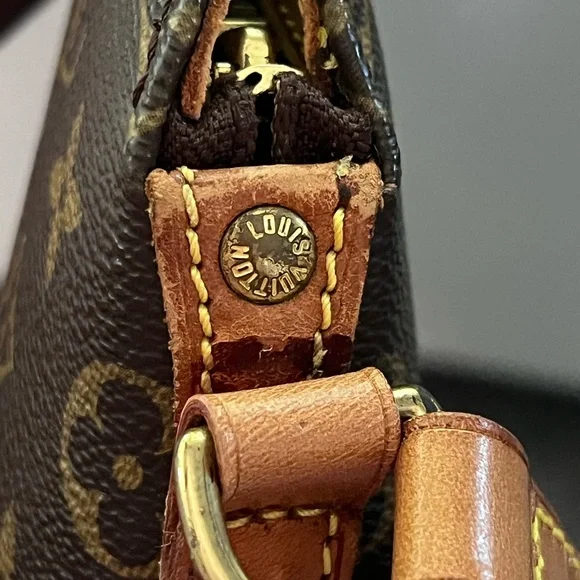 Authentic Louis Vuitton Drouot Crossbody Bag - Picture 7 of 8